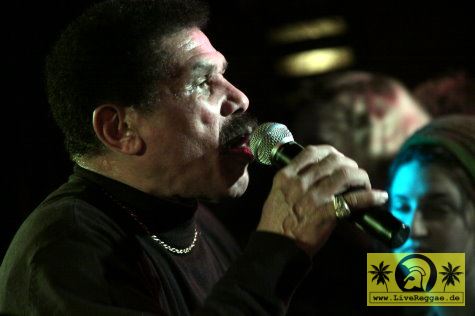Winston Francis (Jam) with Ken Guru - The Highjumpers Groove Station, Dresden 04. Februar 2011 (31).JPG